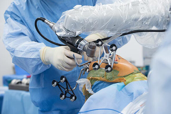 Robotic Knee Surgeon in Chandigarh